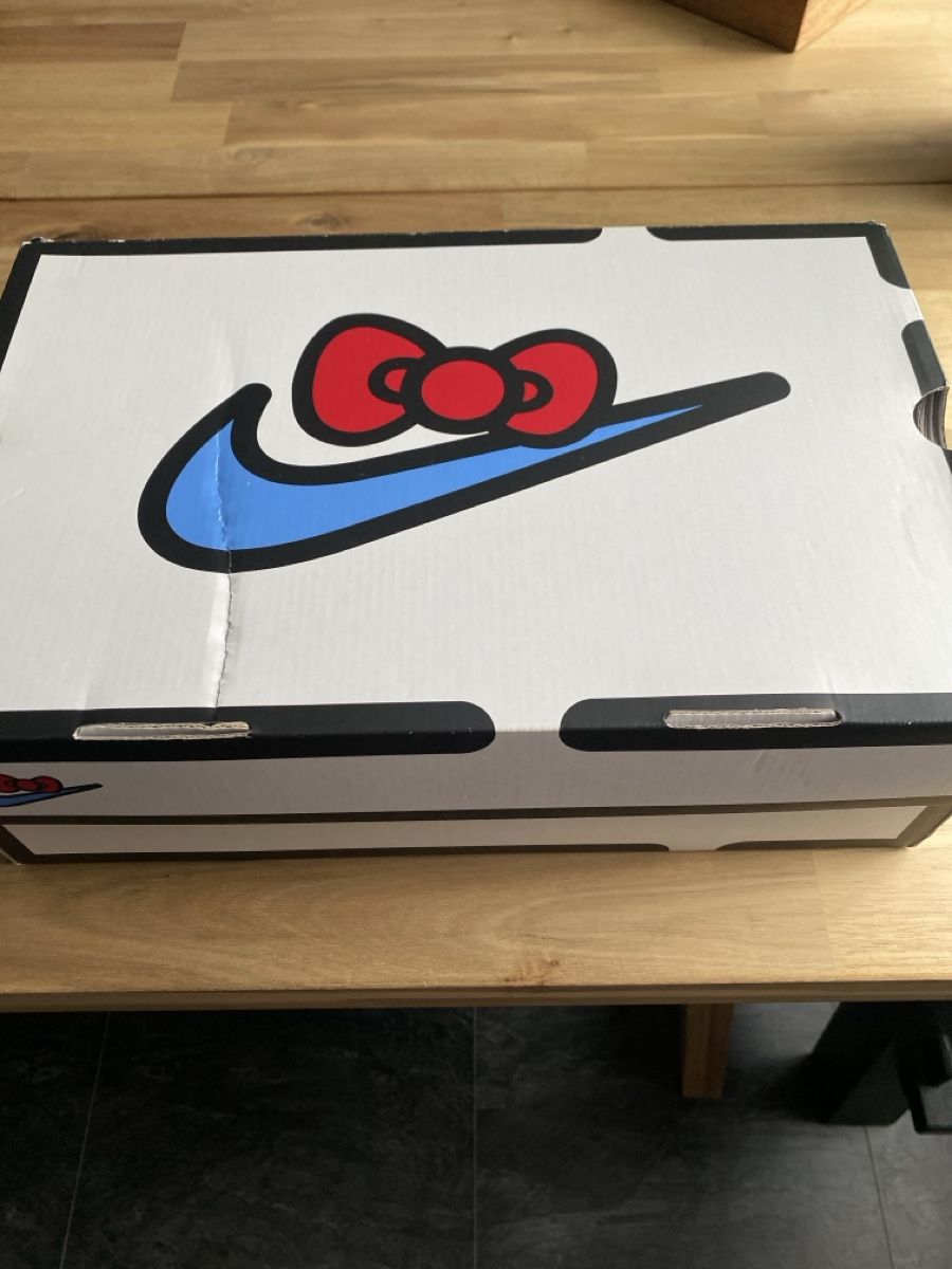 Nike Scarpe da uomo: Nike Air hello kitty Turnschuhe  – Usato da Schwyz venduto da rat-race