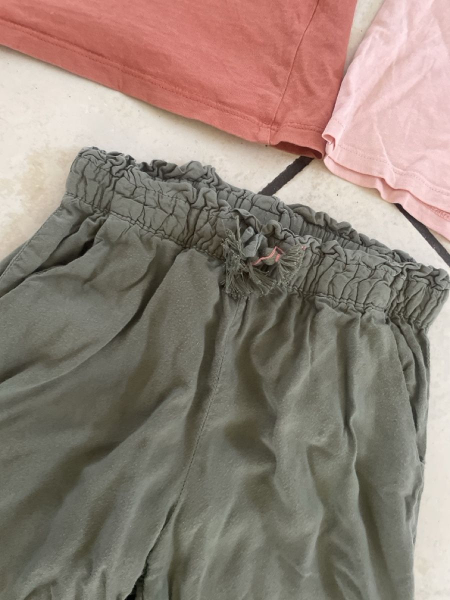 Lotti & Set di vestiti: H&M Mädchen Kleiderpaket, Gr.116/122 Sommer – Usato da Obergerlafingen venduto da cabo4 1
