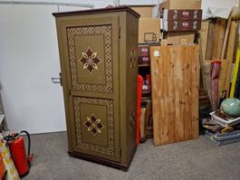 Bauernschrank  84 X 185 X 48 tief