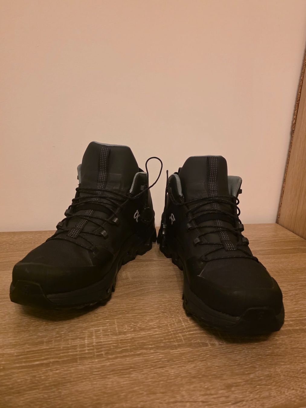 On Scarpe da uomo: On Cloud Hi Waterproof Herren, Gr. 44.5, Schwarz – Nuovo (secondo la descrizione) da Kreuzlingen venduto da Turbothom81 4