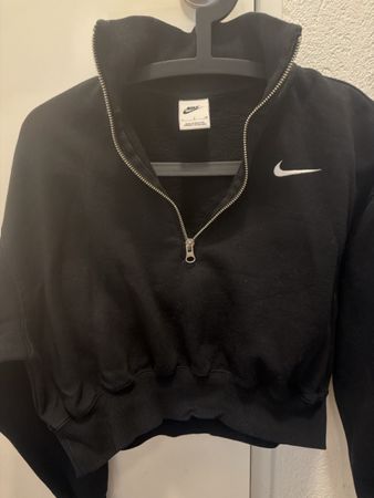 Nike Pullover schwarz Groesse S Damen guter Zustand