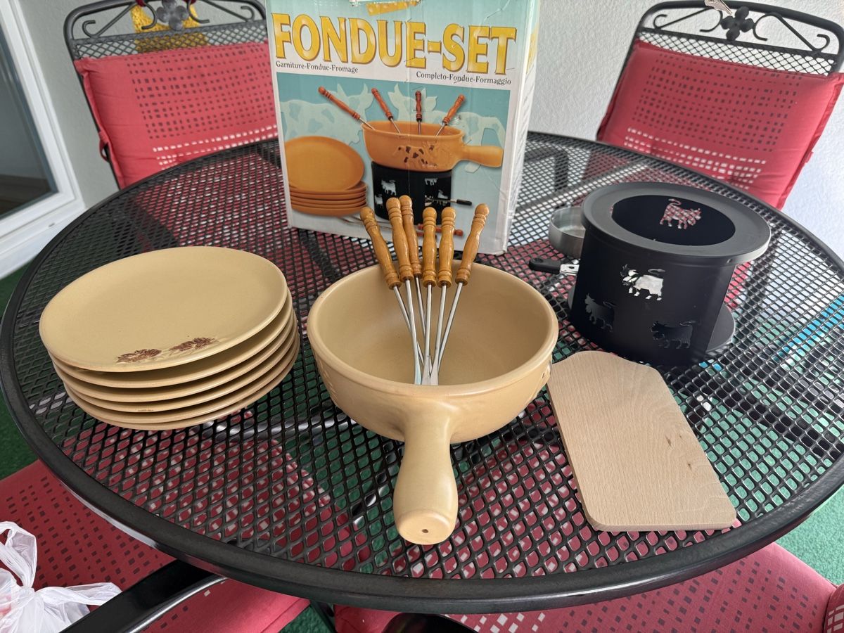 Geschirrsets: Fondue-Set – Gebraucht aus Rothrist von Lon28 2