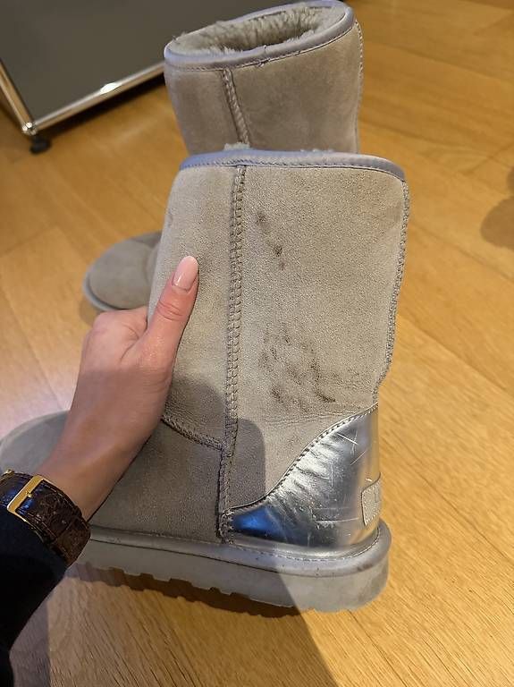 Scarpe da donna: Ugg Boots 39 Hellgrau mit metallic Detail  – Usato da Zürich venduto da viv_y579 2