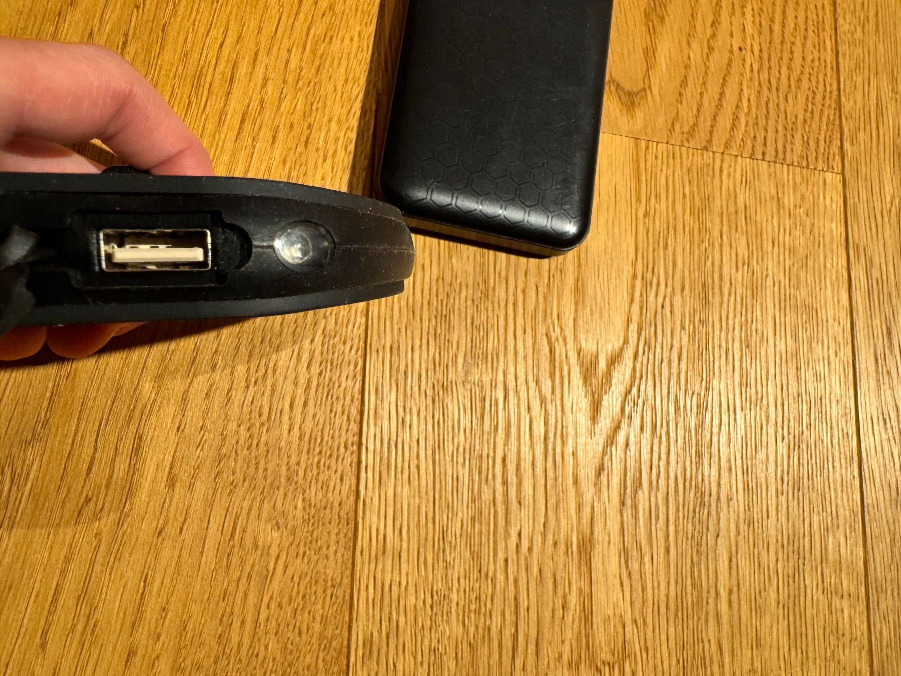 Dispositivi a energia solare: Solar Powerbank 10000 mAh – Usato da Zofingen venduto da miwehr 2