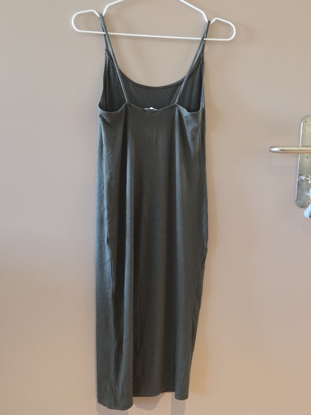 Vestiti: Geripptes Trägerkleid – Nuovo (secondo la descrizione) da Emmen venduto da GrabandGo 1