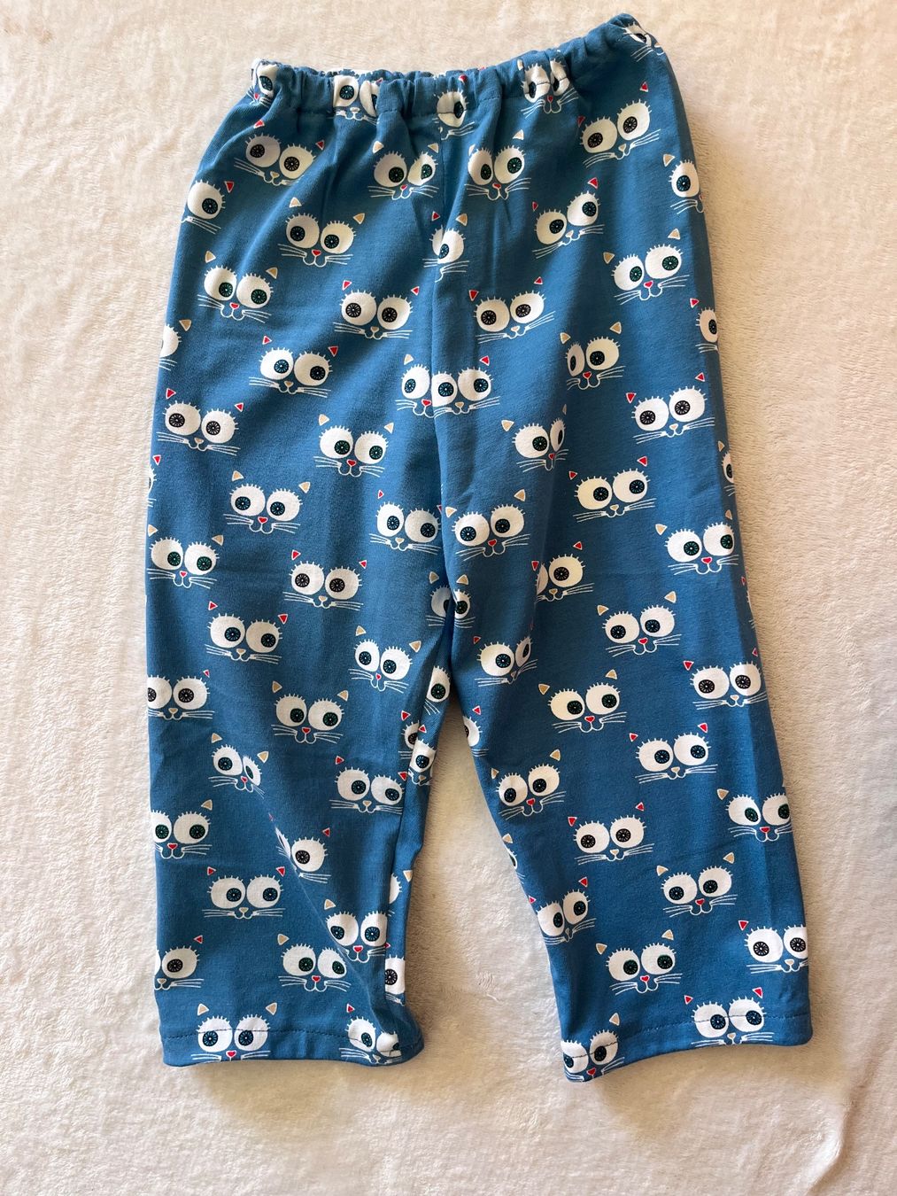 Pantaloni: 1 Kinderhose selbst genäht – Nuovo e nell'imballaggio originale da Büsserach venduto da bor_s88m