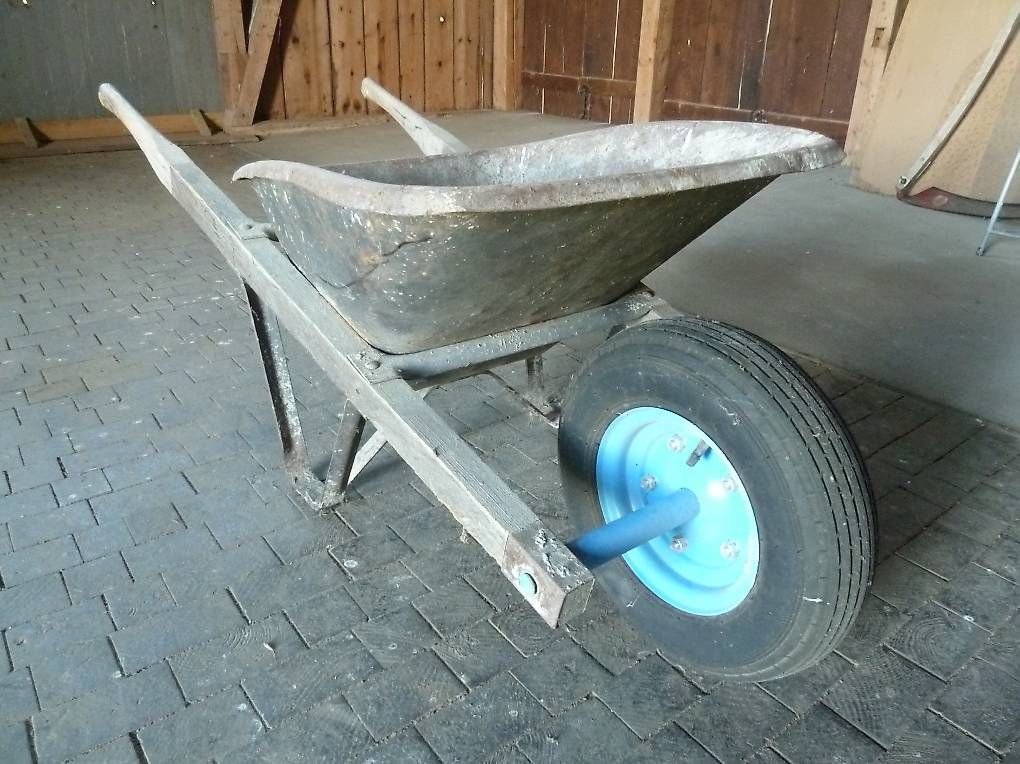 Schubkarren: Karrette, Spitzbodenkarrette, carrette, brouette, chariot – Gebraucht aus Aarwangen von vintagehandel