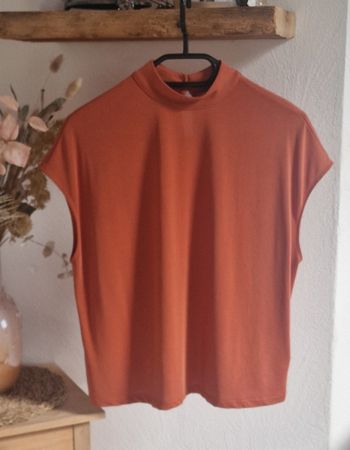 Elegantes Top mit Stehkragen, Gr. 40, rostfarbig NEU!!!