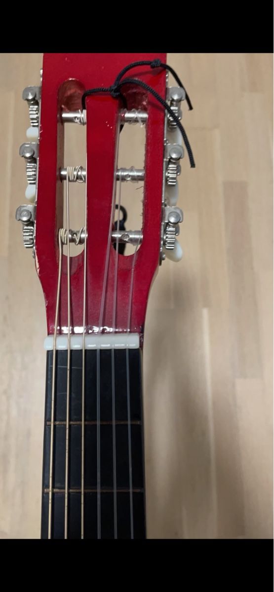 Musikinstrumente: Kindergitarre rot mit Tragegurt, – Gebraucht aus Schaffhausen von pinca19 4
