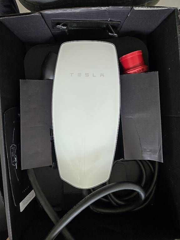 Chargeurs de batterie: Tesla Wall Connector Gen. 2 – D'occasion à Uetendorf par hun_g9ls