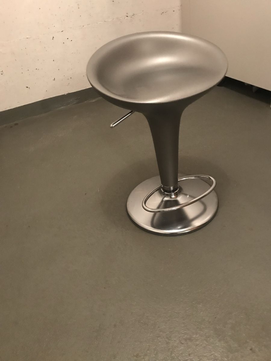 Hocker: 3 Barhocker BOMBO, grau-metallic – Gebraucht aus Baden von Flinca 1