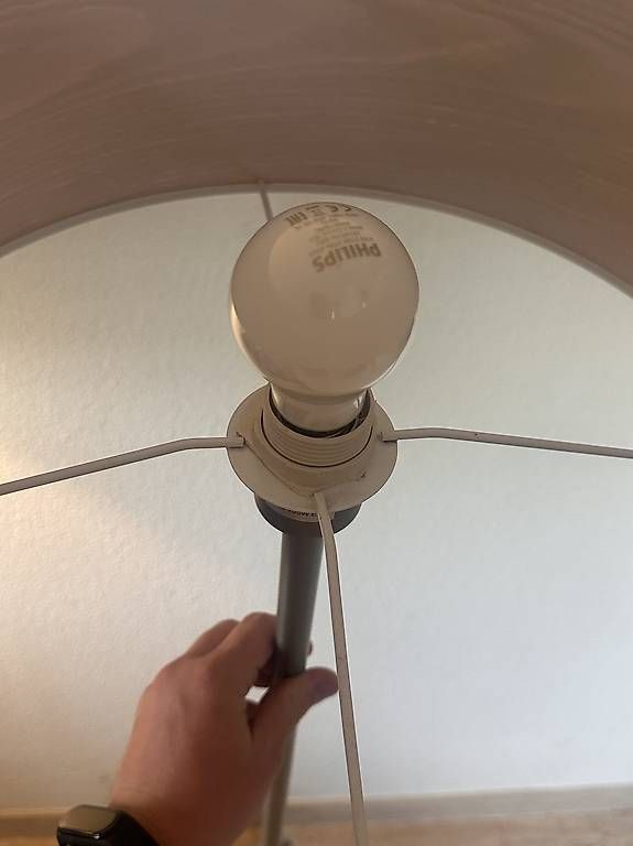 Lampes: Stehleuchte,  Metallfuss gebraucht – D'occasion à Küssnacht am Rigi par mis_skz5 3