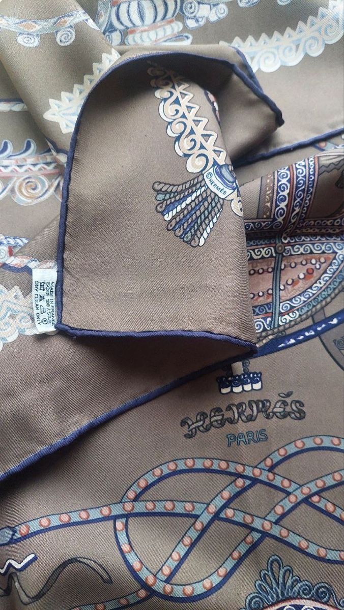 Hermès Foulard & Sciarpe: HERMES-Tuch gebraucht – Usato da Pfäffikon SZ venduto da Bjw