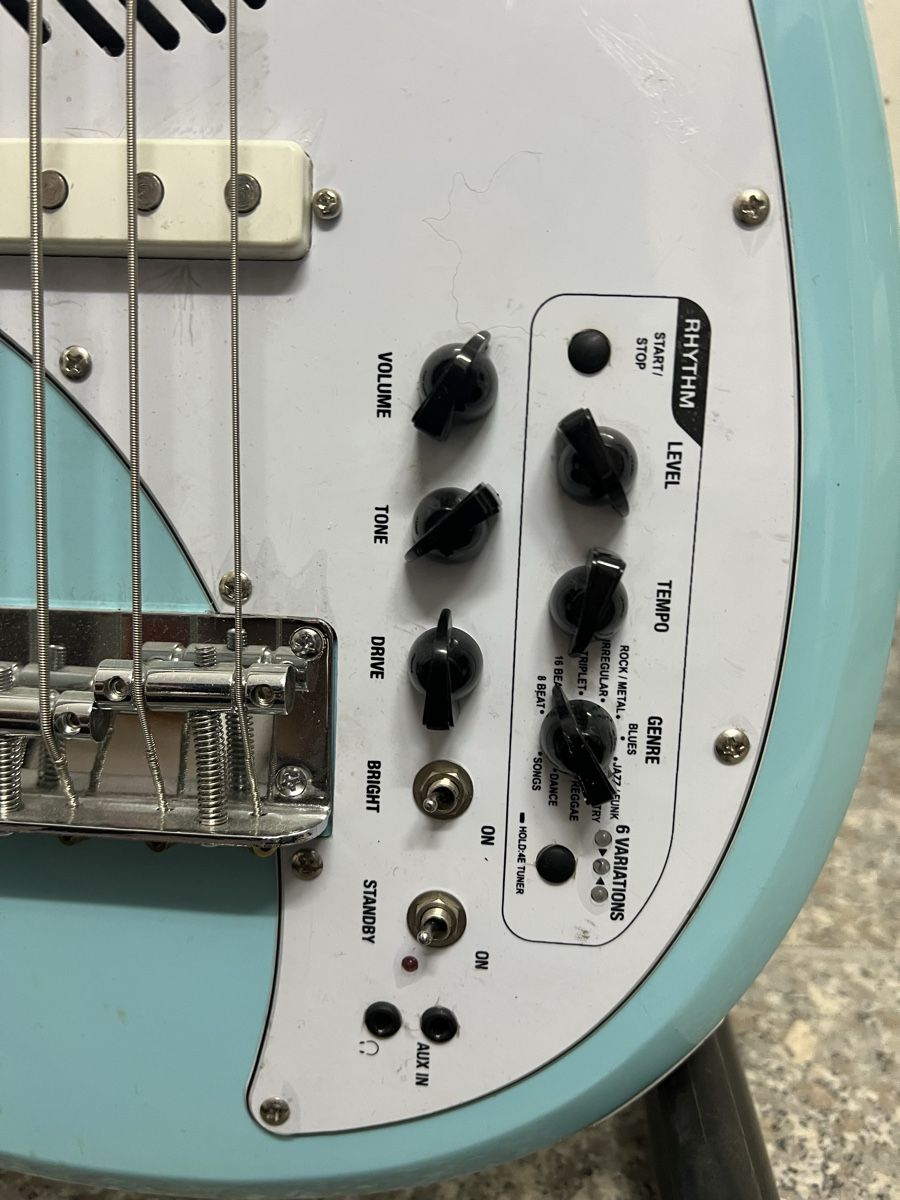 Vox Musikinstrumente: Vox Apache Bass Gitarre, mit Tasche! – Gebraucht aus Ermatingen von tim_80085 1