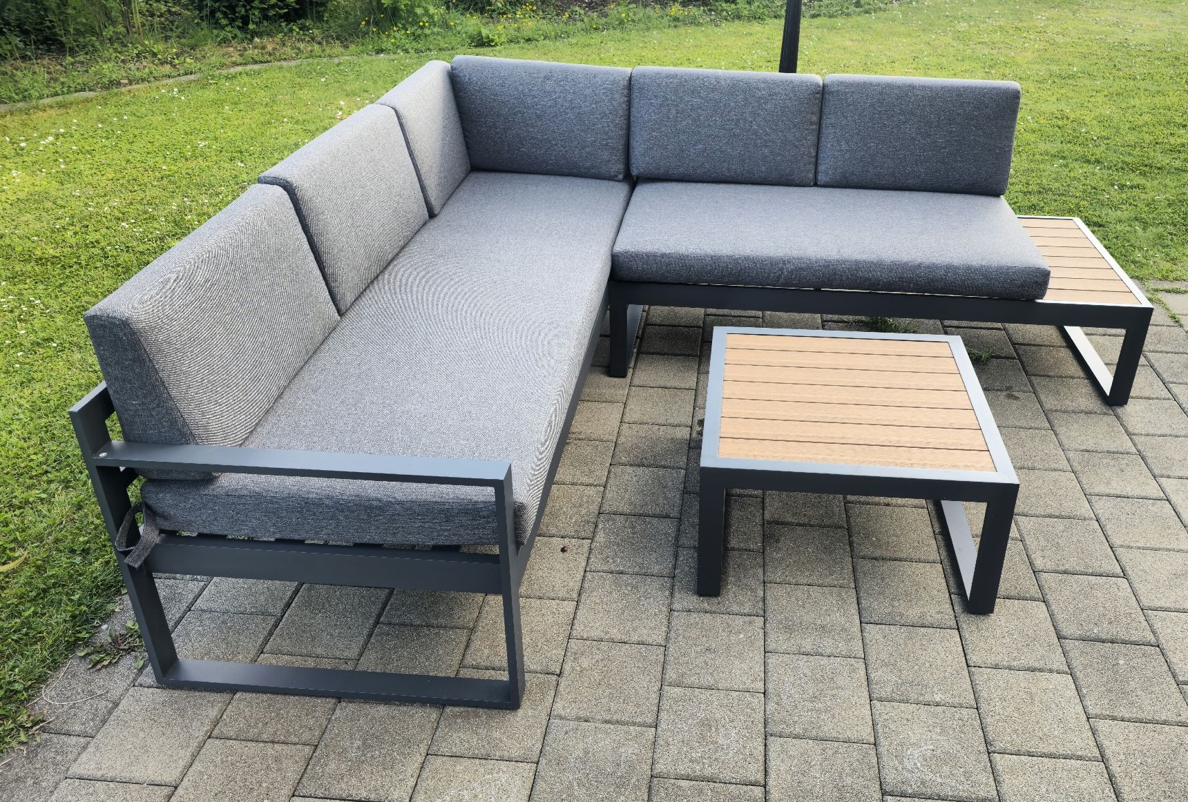 Divani: Gartenlounge mit Beistelltisch – Usato da Etzgen venduto da VierRingeA6 1