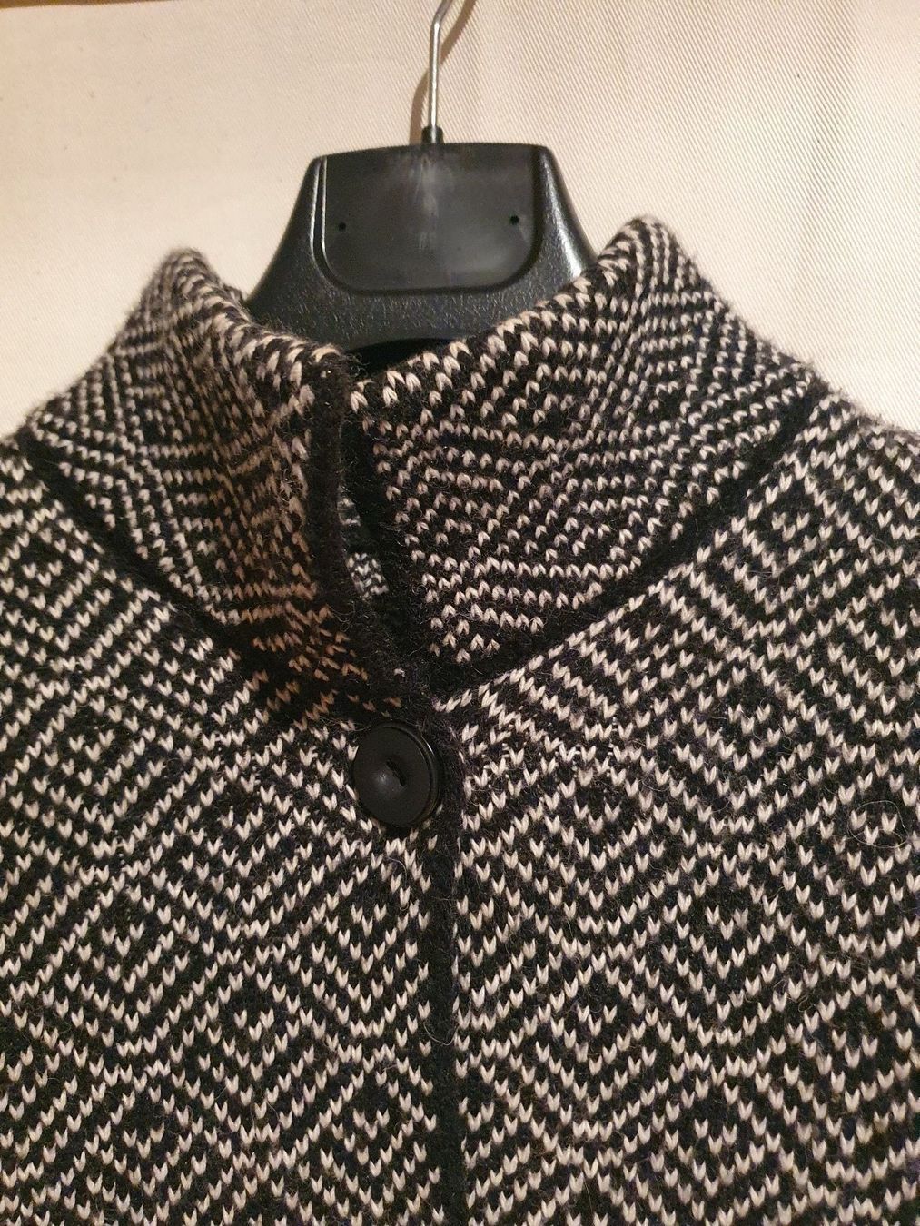 Cappotti: Cappottino in maglia bianco e nero – Usato da Davesco-Soragno venduto da dvf_7h6d 1