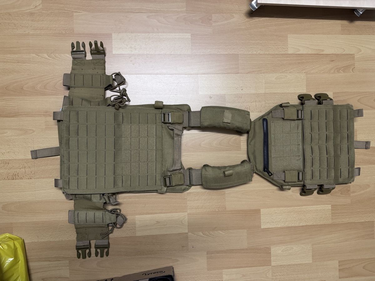 Uniformi: Plattenträger charly mike – Usato da Wetzikon ZH venduto da bos_7dbr