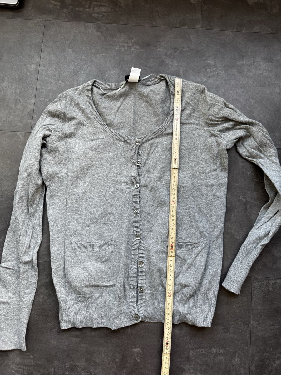 H&M Giacche: Grey Cardigan, Jäcklein in Grau – Nuovo (secondo la descrizione) da Zürich venduto da forestF4iry 1