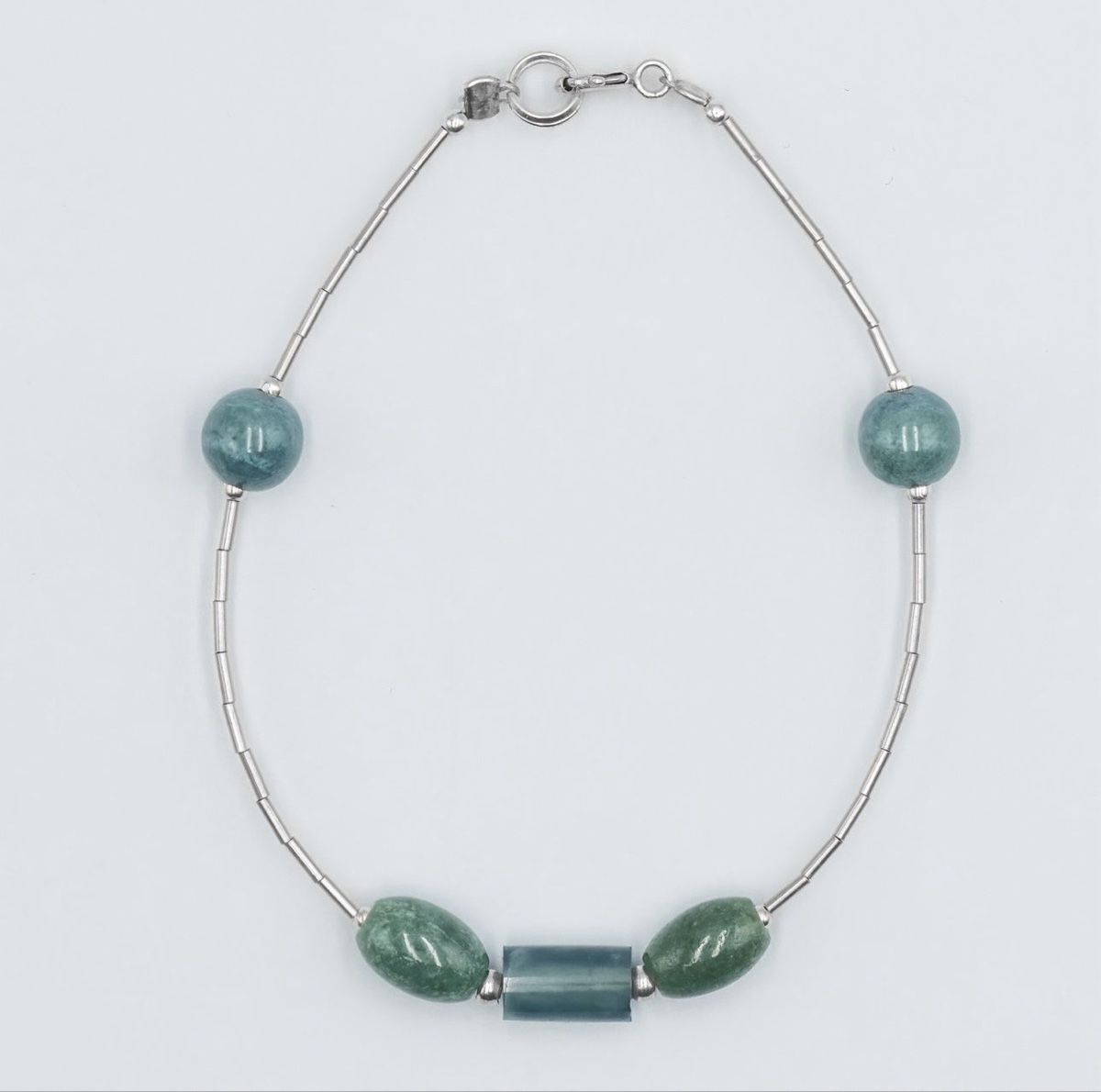 Bracciali & Braccialetti: Armband mit Jade und Silber – Nuovo e nell'imballaggio originale da Ruggell venduto da JadeShop 1