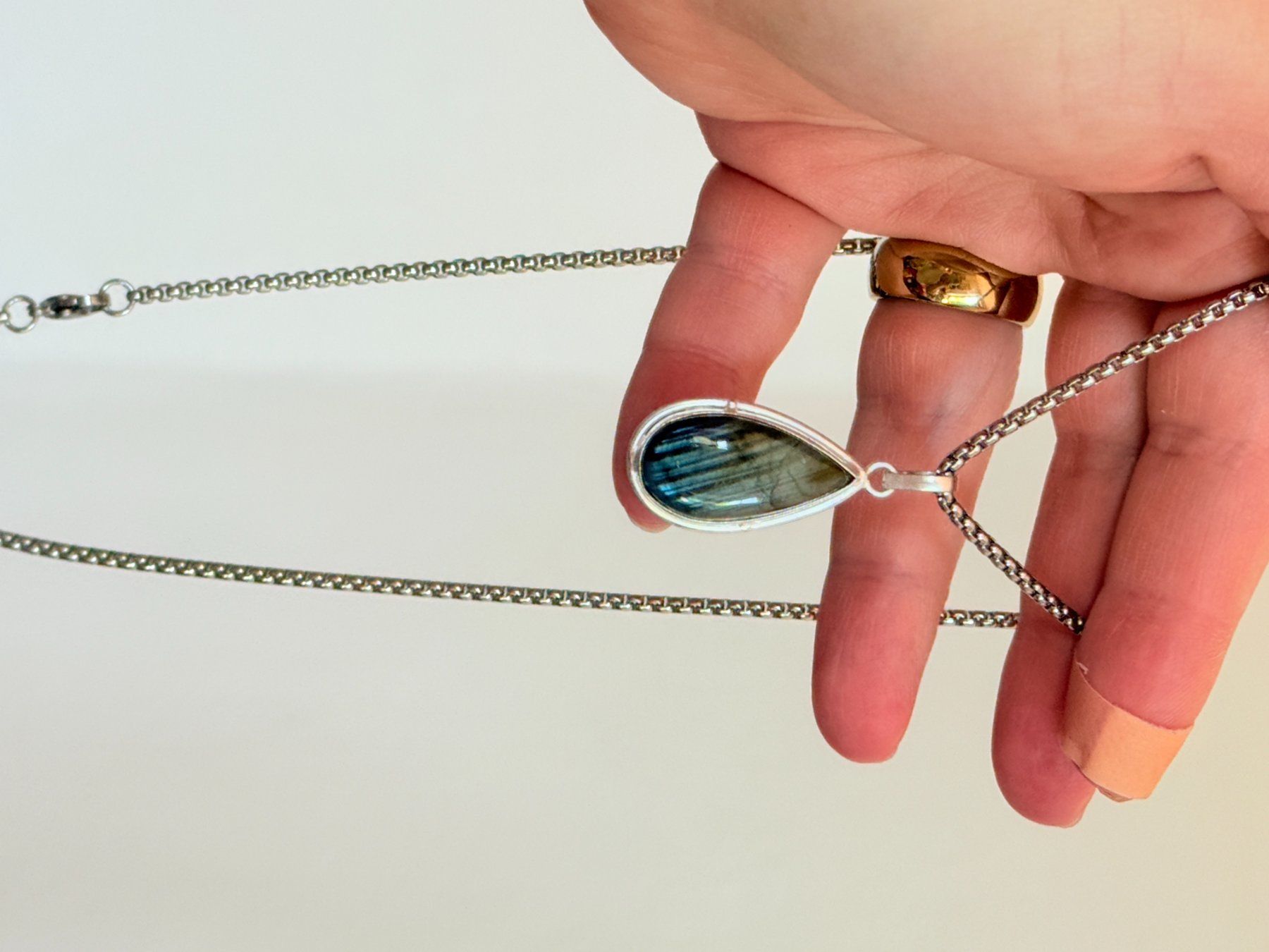 Catenine: Collier pendentif larme en labradorite élégant – Nuovo e nell'imballaggio originale da Genève venduto da AWWA 6