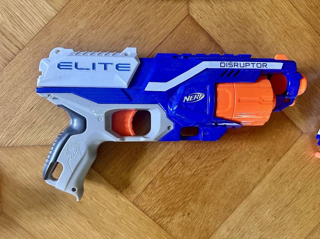Nerf Spielzeuge: Nerf Blaster Set  5 Stück inkl. Patronen – Gebraucht aus Küsnacht ZH von Kult7 2