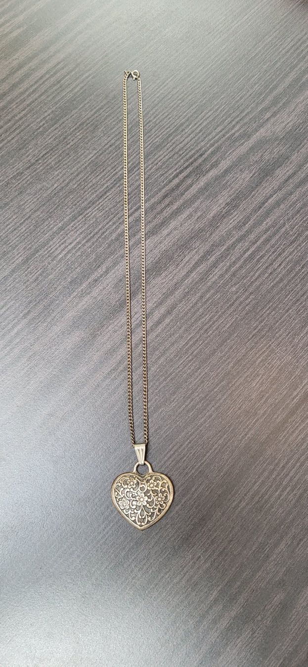 Catenine: Wunderschöne lange Kette mit grossem Herzanhänger – Usato da Brugg AG venduto da Leona90 1