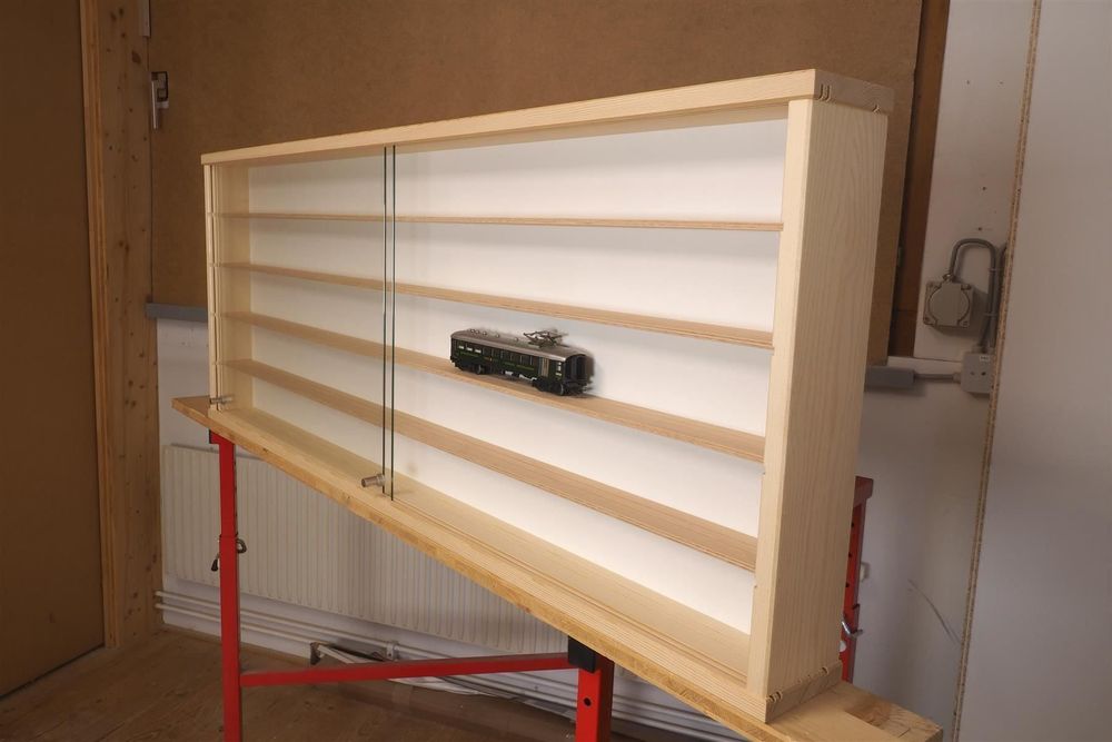 Schnapsglas-Vitrine Aus Holz Mit 28 Fächern - Display-Regal Für Sammlerstücke | 45x34x6,3 Cm, Freistehend Oder Wandmontierbar