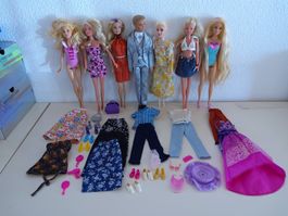 Puppen Barbie mit Kleider und Zubehör 