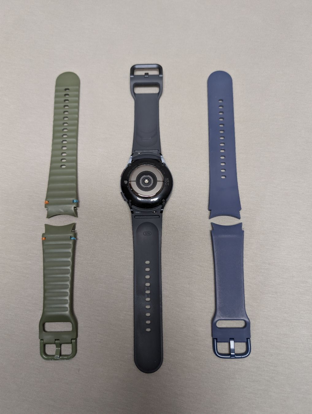 Samsung Smartwatch: Samsung Watch 5 40mm Bluetooth, Black, includes 2 Straps! – Gebraucht aus Oberhasli von awaisgman 1