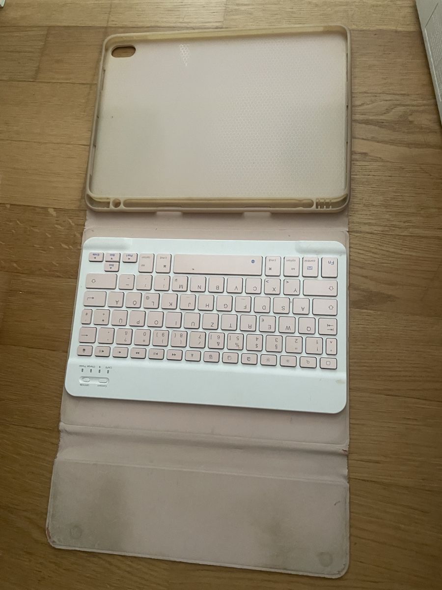 Apple Coques & Sacs: 2 Ipad Air 5th Generation Hüllen  – D'occasion à Windisch par loro1234. 3