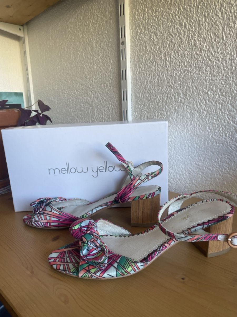 Scarpe da donna: Sandales Mellow Yellow – Nuovo (secondo la descrizione) da Martigny venduto da Lea_lucci