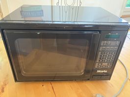 Miele Mikrowelle M 722 schwarz mit Grillfunktion