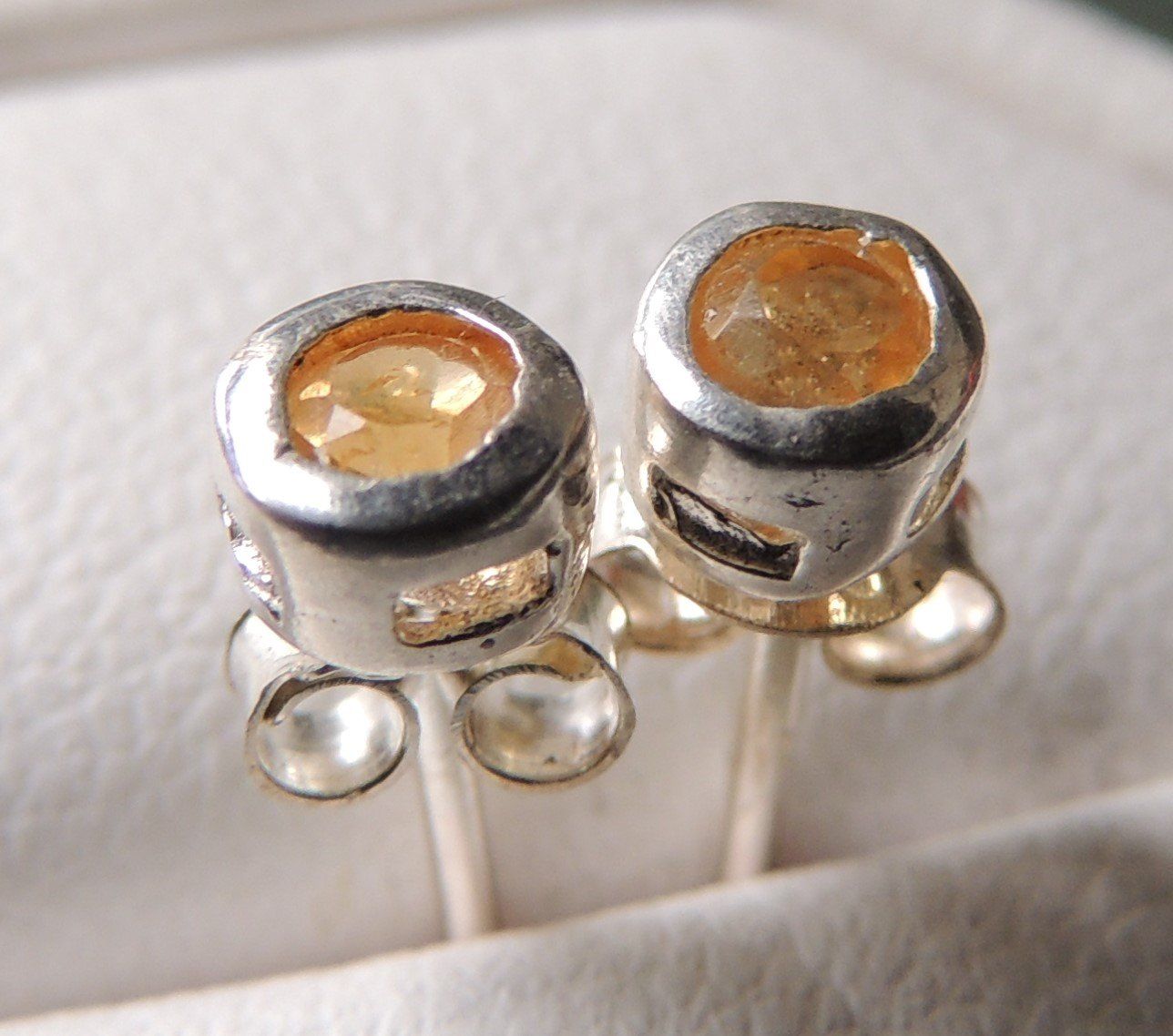Orecchini pendenti & Orecchini a lobo: Citrin Silber 925 Ohrstecker  4 mm – Nuovo e nell'imballaggio originale da Waldenburg venduto da schaller707