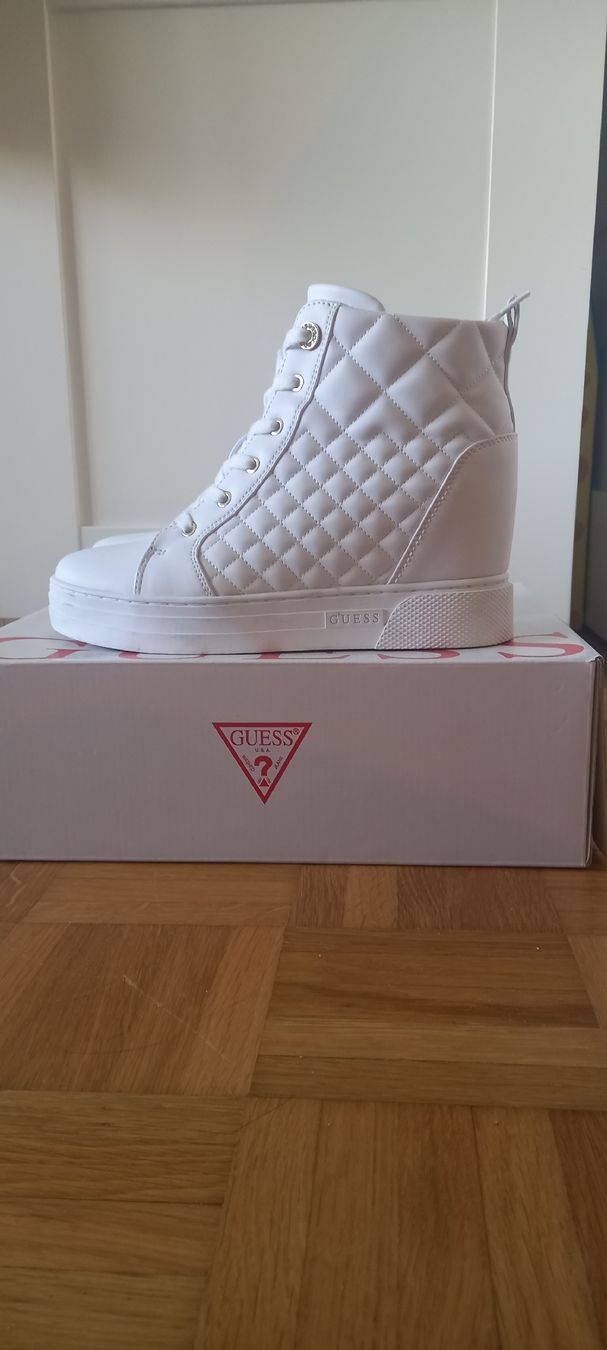 Guess Scarpe da donna: Guess Sneaker – Usato da Bachenbülach venduto da Dominik-20 2