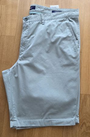 Herren Shorts,grün,Gr.56,