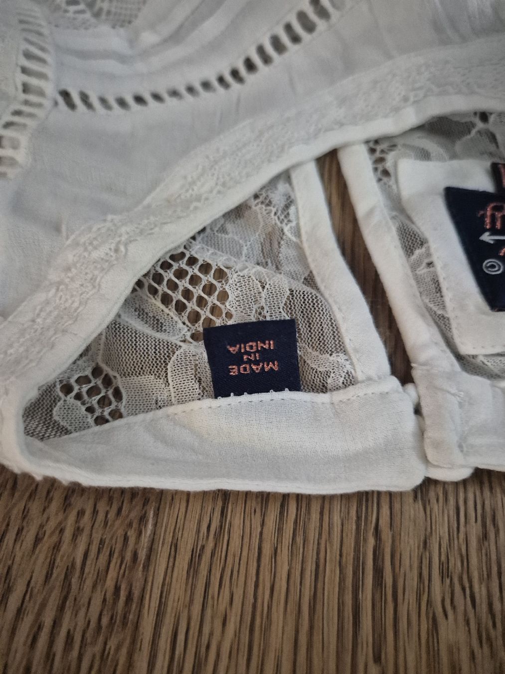 Superdry Blusen: superdry frauenbluse Gr.M weiss – Gebraucht aus Ostermundigen von Louhdezd 2