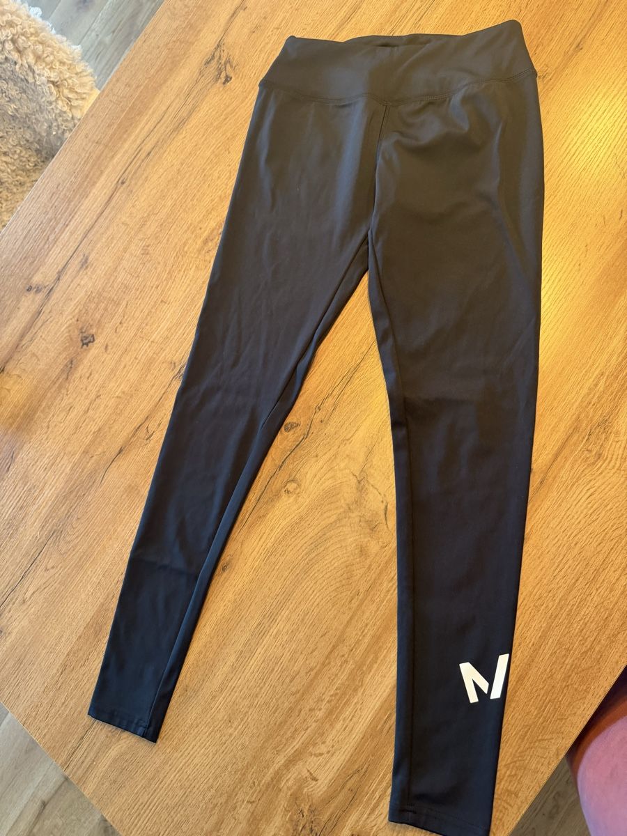 Leggings: Schwarze Sport Leggings mit gr s – Usato da Hohenrain venduto da Flysohighmybutterfly