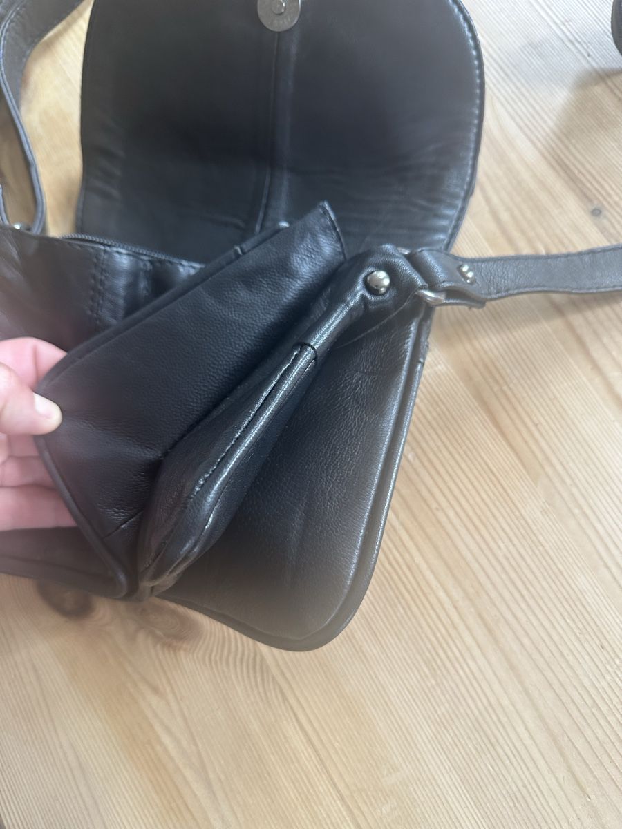 Taschen für Damen: Schwarze Ledertasche. – Gebraucht aus Schöfflisdorf von Katrins02 6