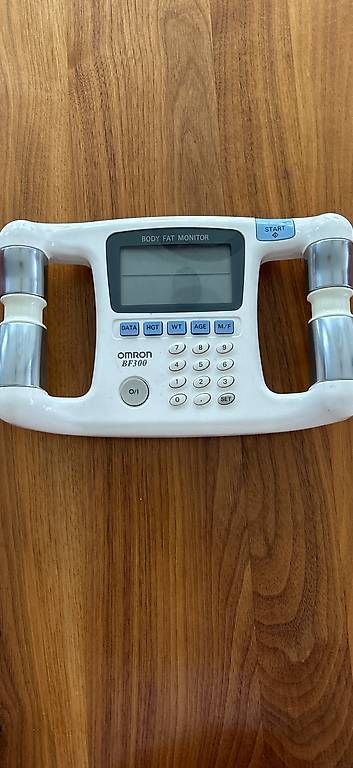 Messen: Omron BF300 Monitor  – Gebraucht aus Stans von Fourcats