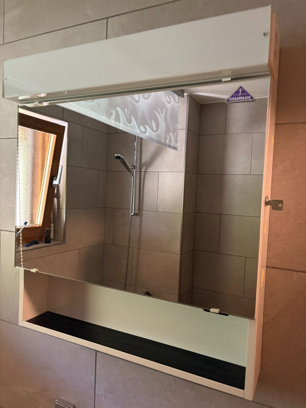 Schneider Armadietti a specchio: Badezimmer Spiegelschrank Schneider – Usato da Lenk im Simmental venduto da Smartwalpi