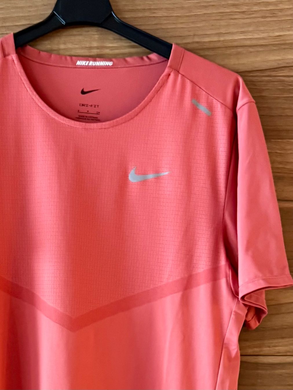 Nike T-Shirts: Nike Running - Performance Shirt Farbe lachs Gr. S – Gebraucht aus Wabern von fengshui63