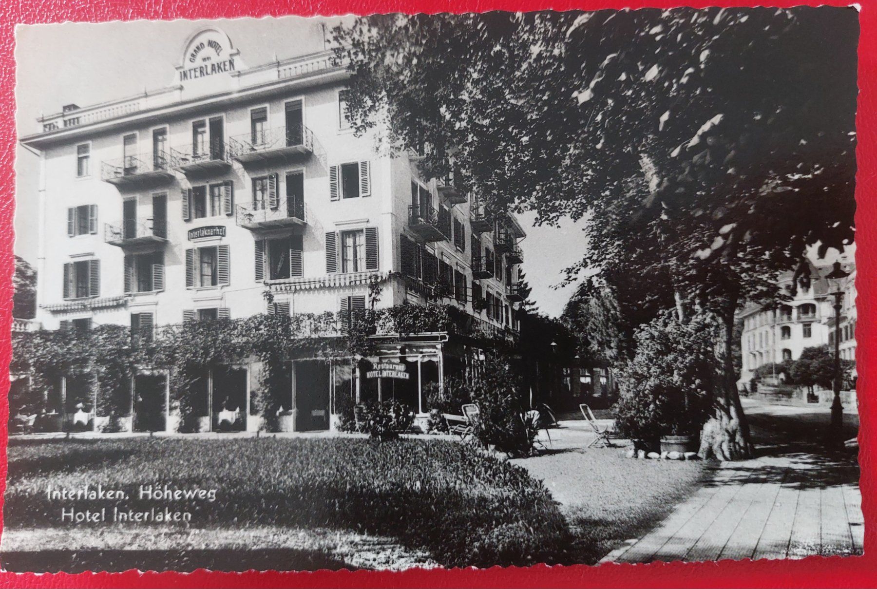 Cartoline postali: Interlaken Höheweg ; Hotel Interlaken – Usato da St-Légier-La Chiésaz venduto da Theo005