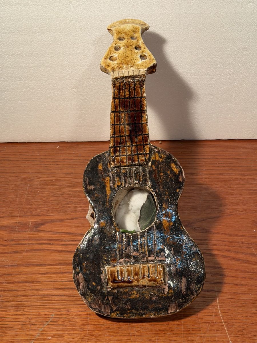 Tutte le decorazioni: Unique Vintage Guitar Decoration Piece - ceramic – Usato da Lausanne venduto da vas_cdb2 2