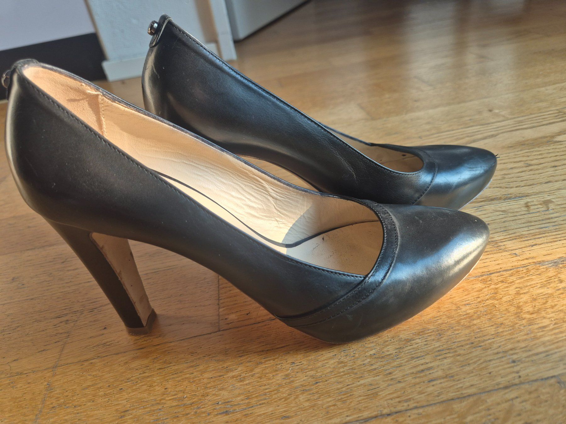 Navyboot Damenschuhe: Navyboot Glattleder Pumps 40 – Gebraucht aus Schlieren von Violent01