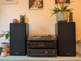 Technics Plattenspieler (SL B03) und  CD-Player (JVC)