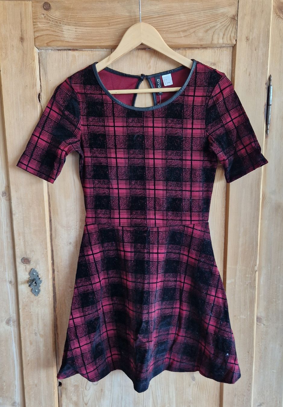 H&M Kleider: Karriertes Kleid Gr. 34 rot/schwarz – Gebraucht aus Winterthur von kate_24