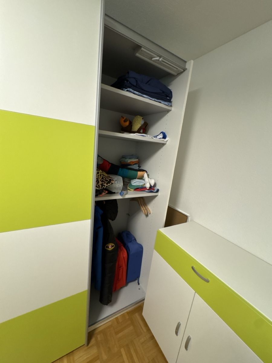 Letti: Kinderzimmer - Bett mit Kopfteil, Kommode, Schrank Window CH – Usato da Wolhusen venduto da Subi688 7