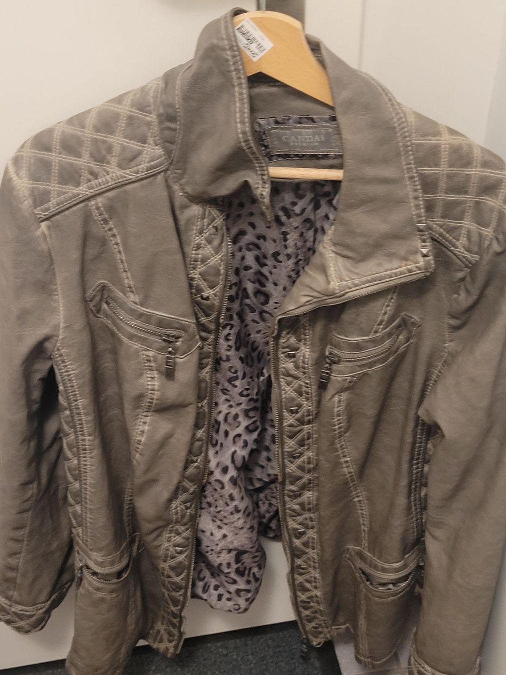 Giacche: Lederjacke – Usato da Aeschiried venduto da Sweetangels 2
