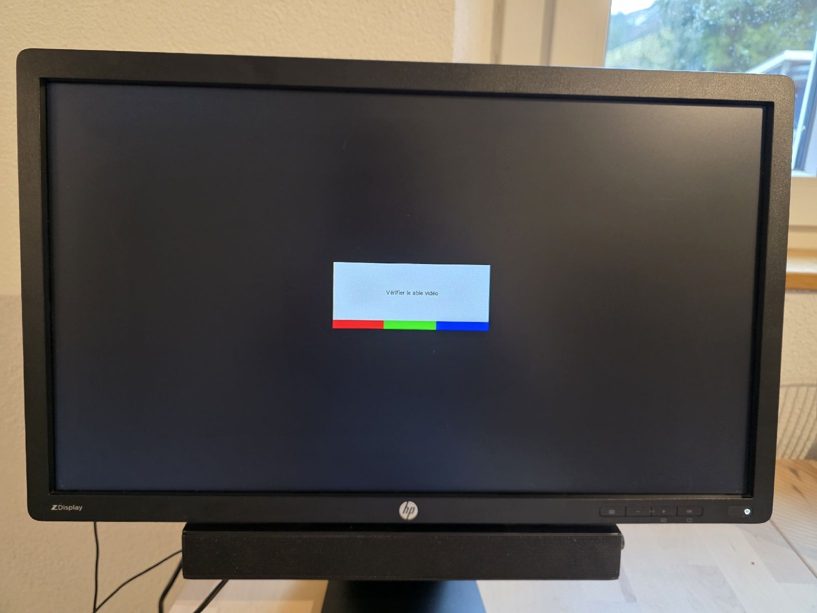 Hewlett Packard Monitor: écran HP 24 pouces + barre de son – Usato da Courchavon venduto da Ammart