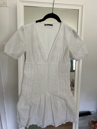 Zara Kleid Weiss mit Spitze Gr. XS Sommerkleid Luftig Leicht